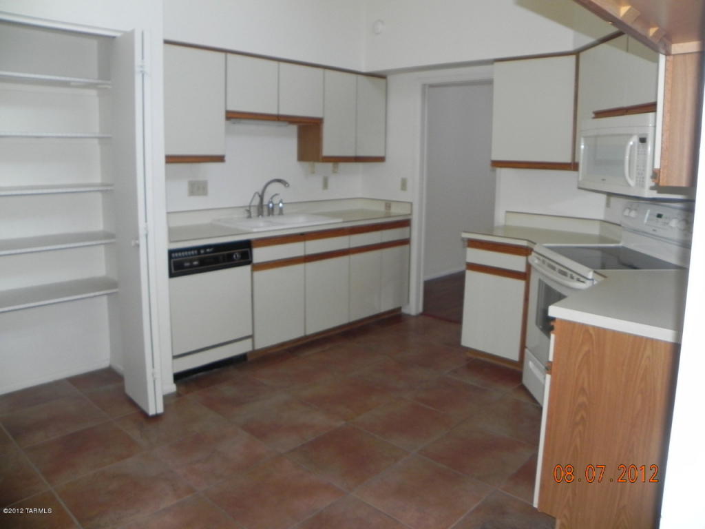 8593 E Pembrook Dr, Tucson, AZ 85715 photo 3