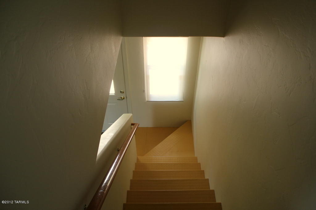 565 E Roger Rd, Tucson, AZ 85705 photo 9
