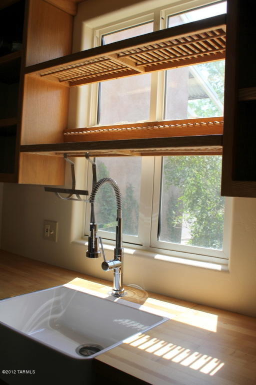 565 E Roger Rd, Tucson, AZ 85705 photo 3