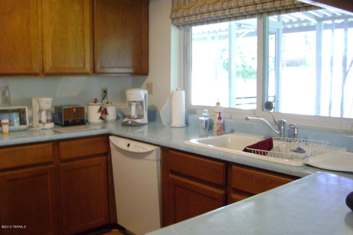 9057 E Maple Leaf Dr, Tucson, AZ 85710 photo 10