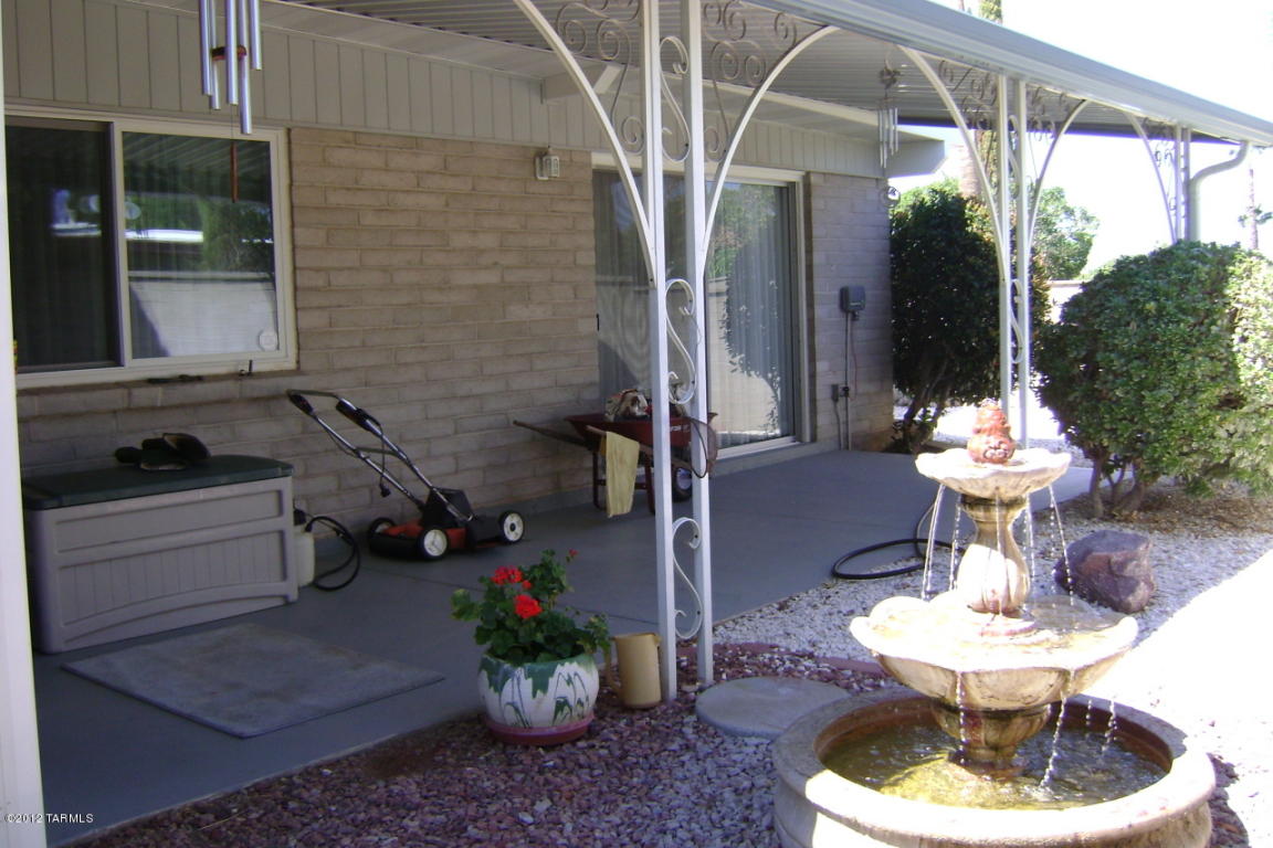 9057 E Maple Leaf Dr, Tucson, AZ 85710 photo 9