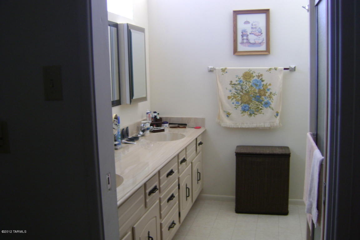 9057 E Maple Leaf Dr, Tucson, AZ 85710 photo 15