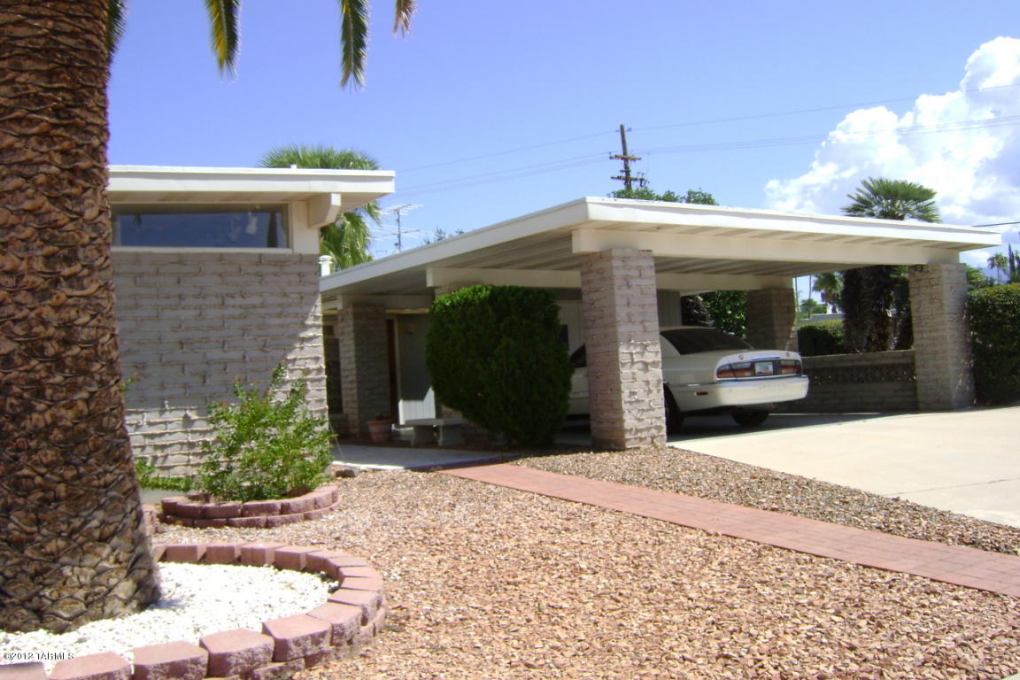 9057 E Maple Leaf Dr, Tucson, AZ 85710 photo 3