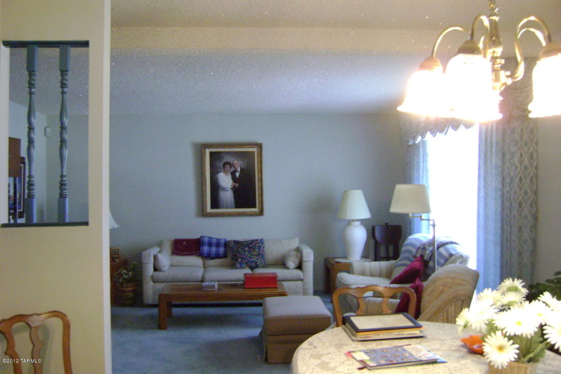9057 E Maple Leaf Dr, Tucson, AZ 85710 photo 12