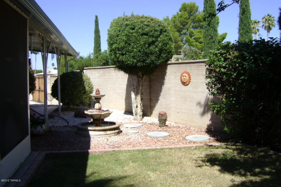 9057 E Maple Leaf Dr, Tucson, AZ 85710 photo 6