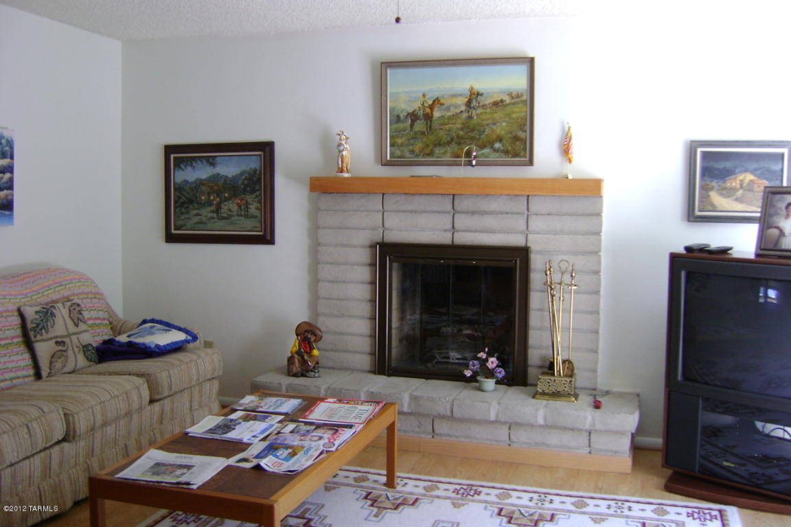9057 E Maple Leaf Dr, Tucson, AZ 85710 photo 11
