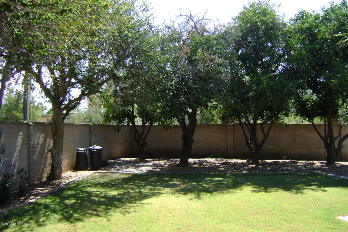 9057 E Maple Leaf Dr, Tucson, AZ 85710 photo 8