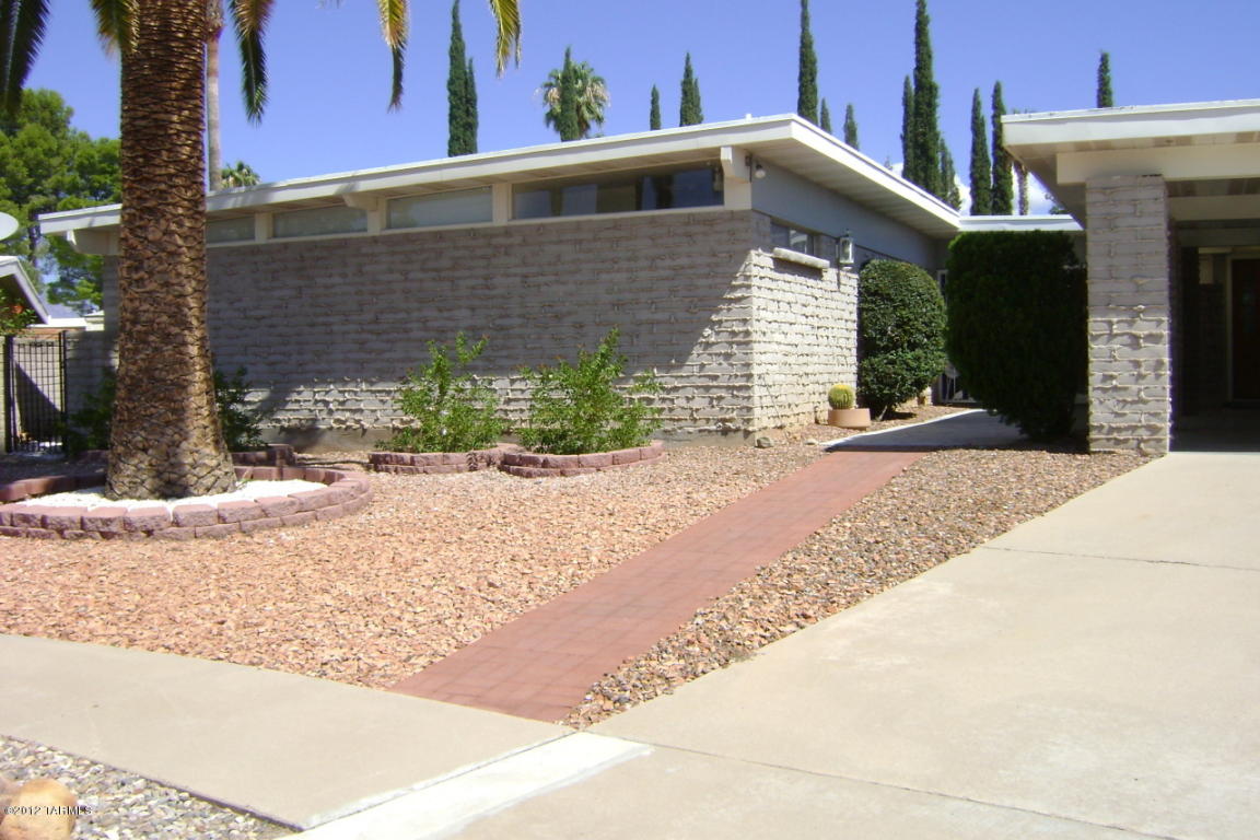 9057 E Maple Leaf Dr, Tucson, AZ 85710 photo 1