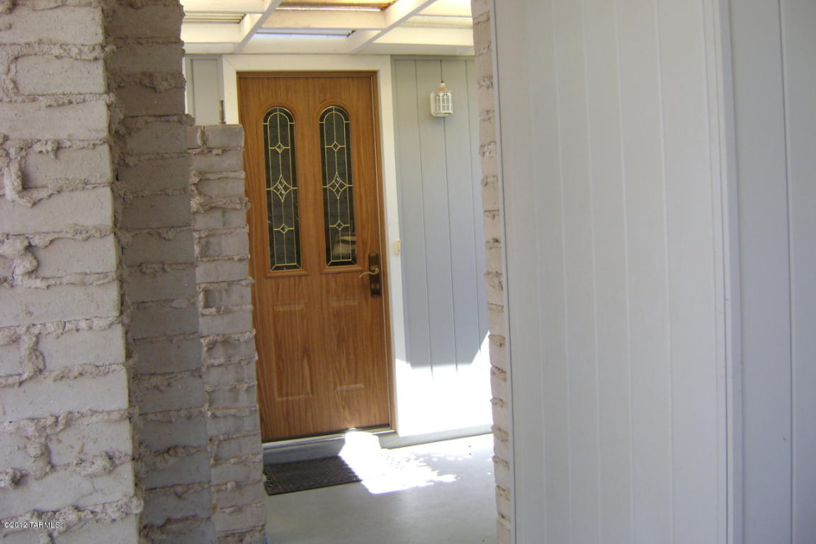 9057 E Maple Leaf Dr, Tucson, AZ 85710 photo 4