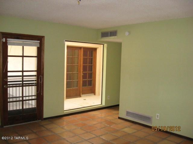 9151 E Showcase Ln, Tucson, AZ 85749 photo 7