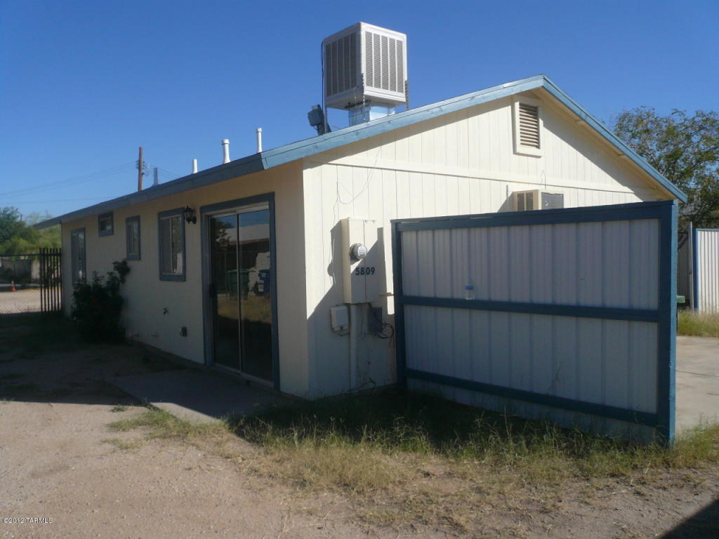 5809 E 24th St, Tucson, AZ 85711 photo 2