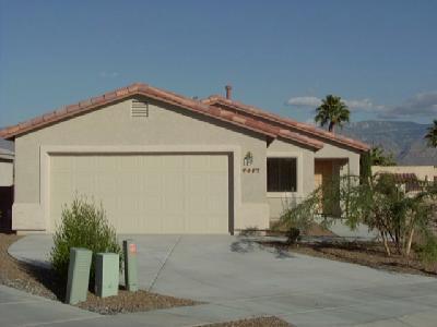 9457 E Lilly Bay Loop, Tucson, AZ 85710 photo 2