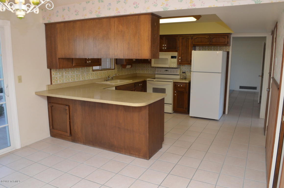 9201 E Visco, Tucson, AZ 85710 photo 6