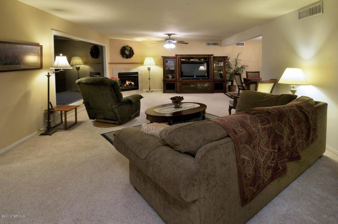 1315 E Thunderhead Cir, Tucson, AZ 85718 photo 2