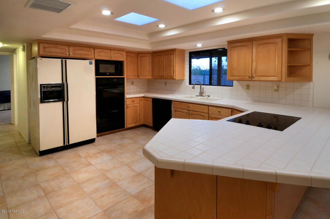 1315 E Thunderhead Cir, Tucson, AZ 85718 photo 4