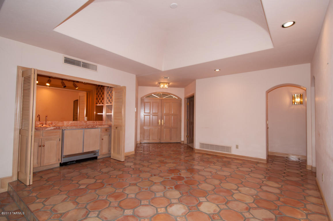 5630 E Binghampton Dr, Tucson, AZ 85712 photo 5