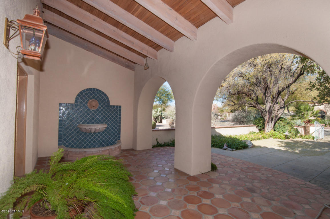 5630 E Binghampton Dr, Tucson, AZ 85712 photo 4