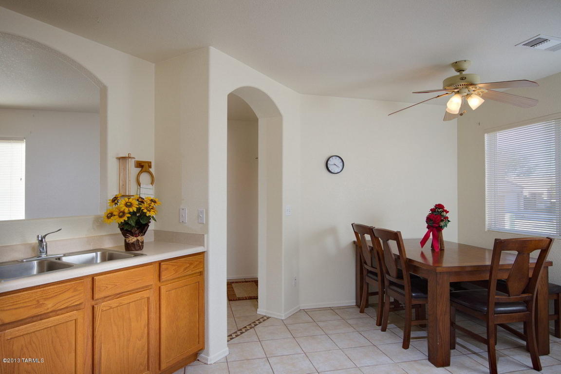 9482 E Bench Mark Loop, Tucson, AZ 85747 photo 3