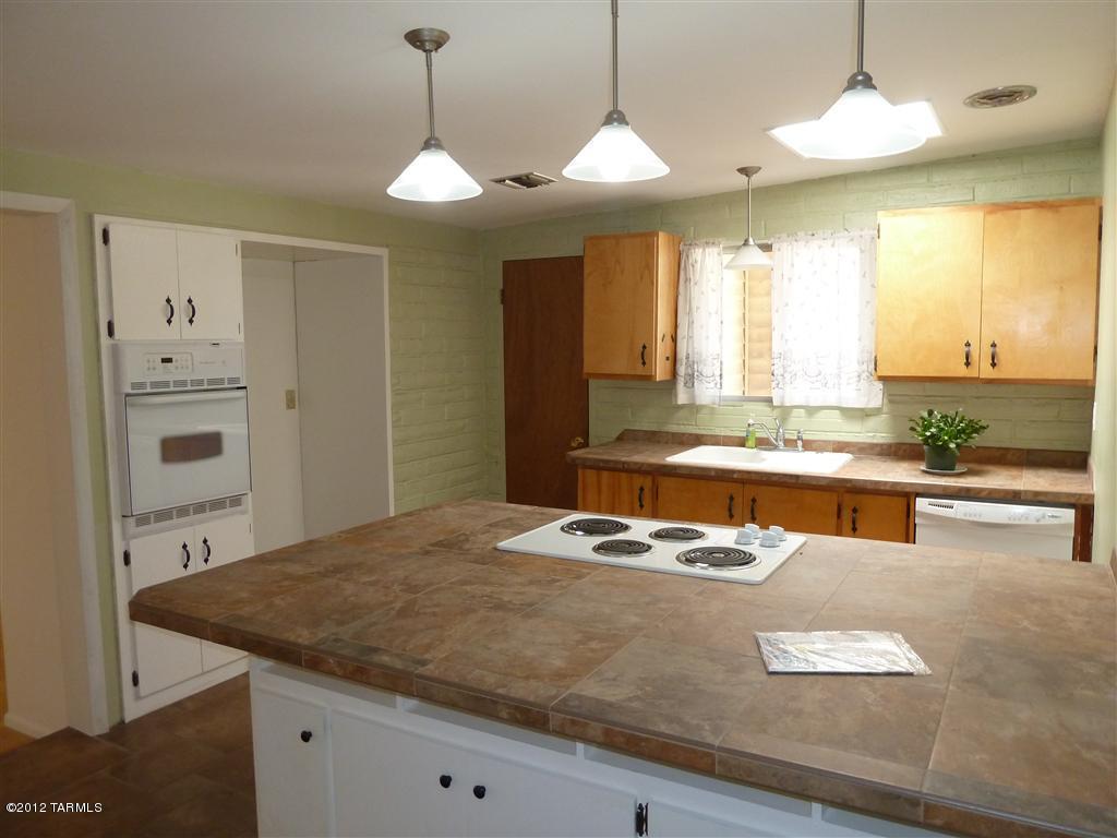 8258 E Beverly St, Tucson, AZ 85710 photo 1