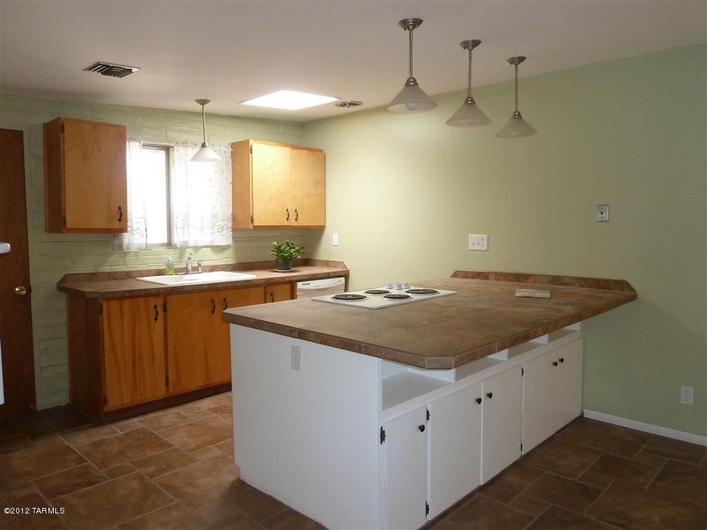 8258 E Beverly St, Tucson, AZ 85710 photo 2
