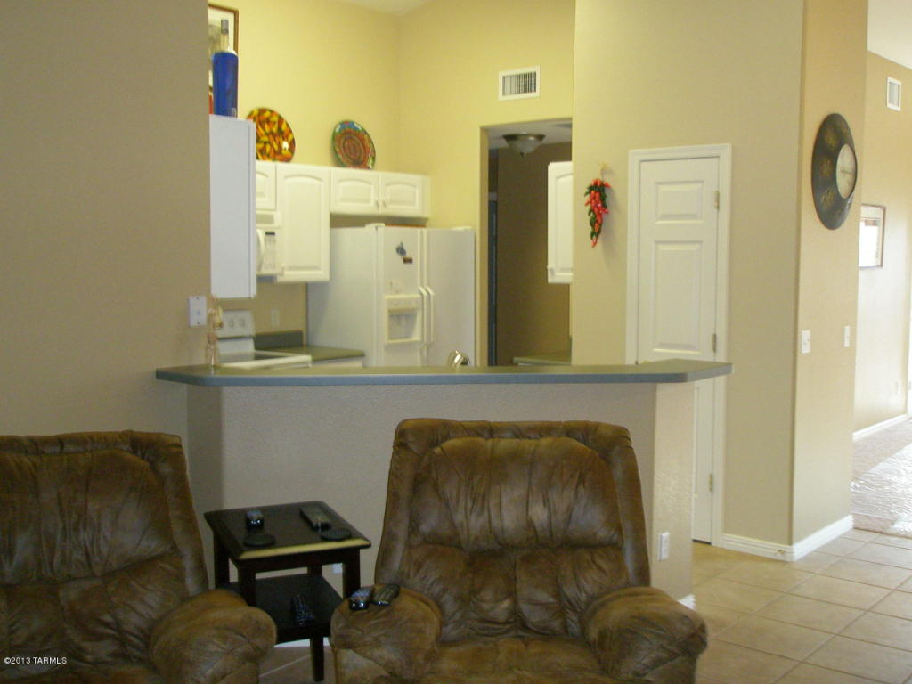 2577 E Chisel Ct, Oro Valley, AZ 85755 photo 4