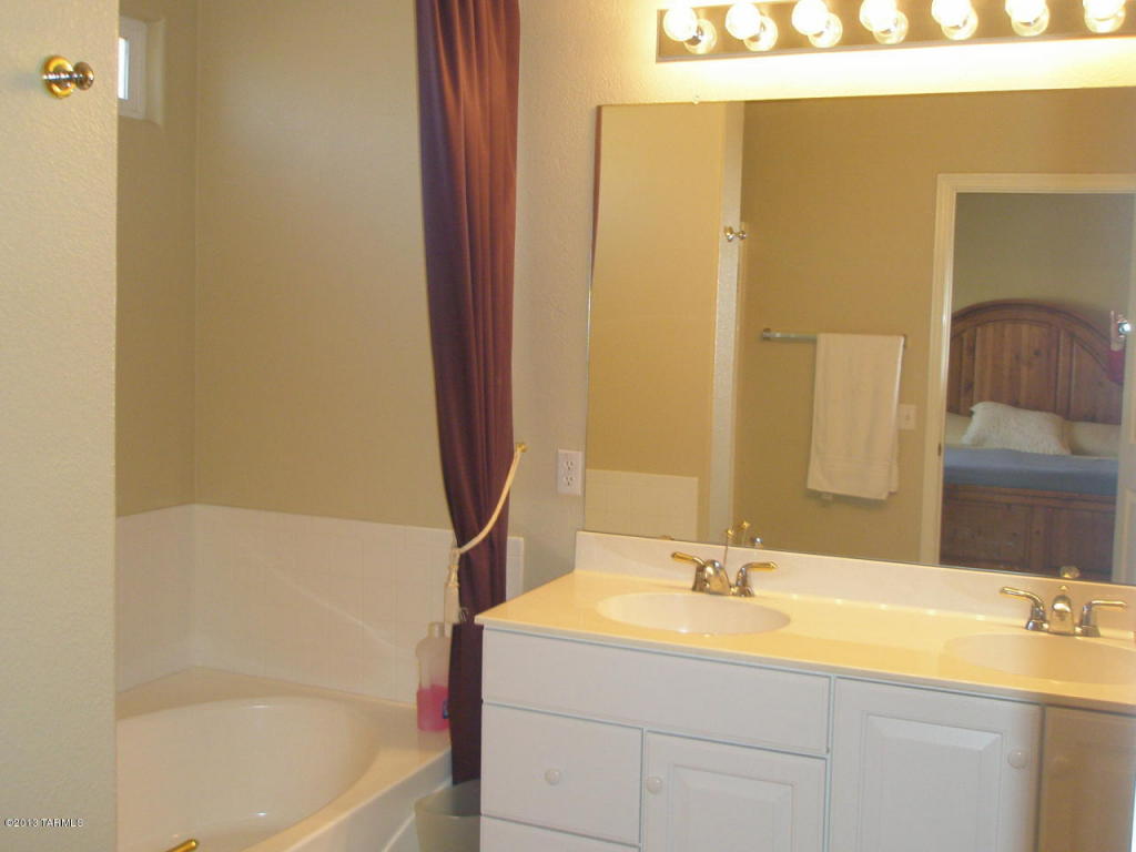 2577 E Chisel Ct, Oro Valley, AZ 85755 photo 9