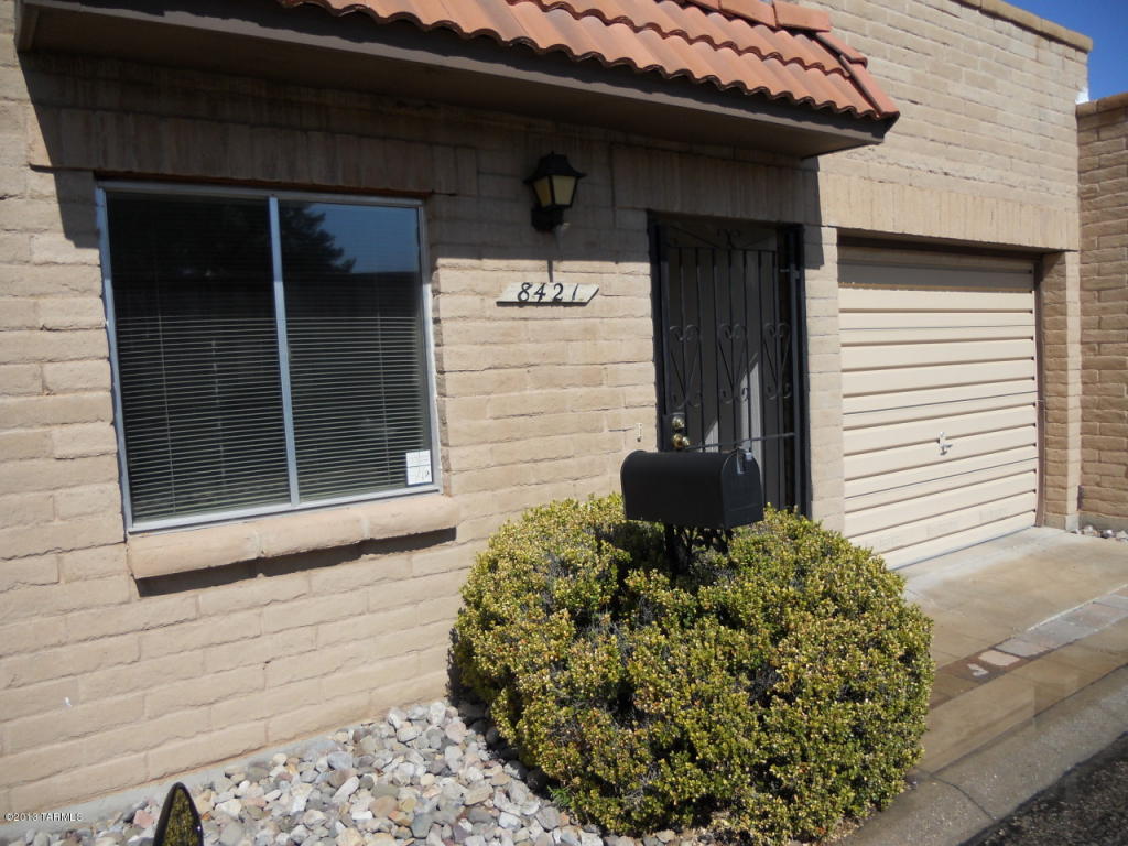 8421 E Brookside Ln, Tucson, AZ 85710 photo 1