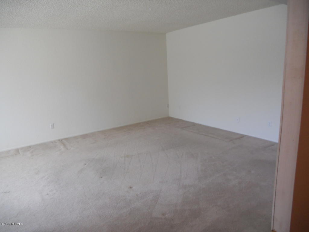 8421 E Brookside Ln, Tucson, AZ 85710 photo 7