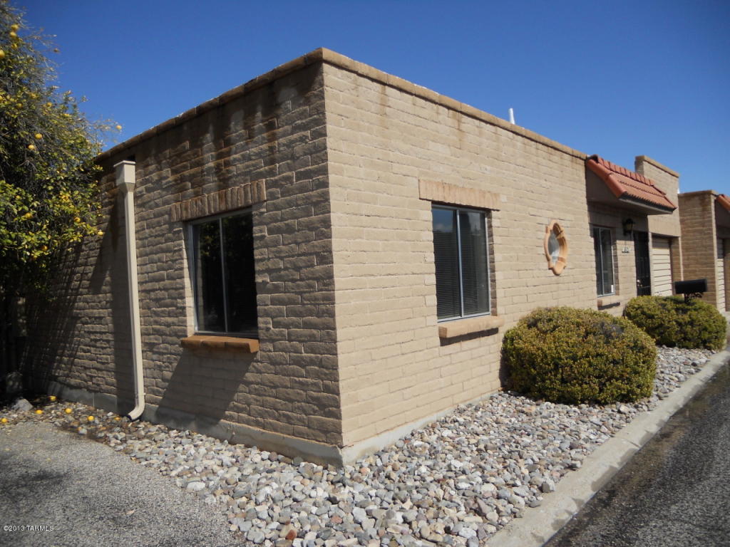 8421 E Brookside Ln, Tucson, AZ 85710 photo 4