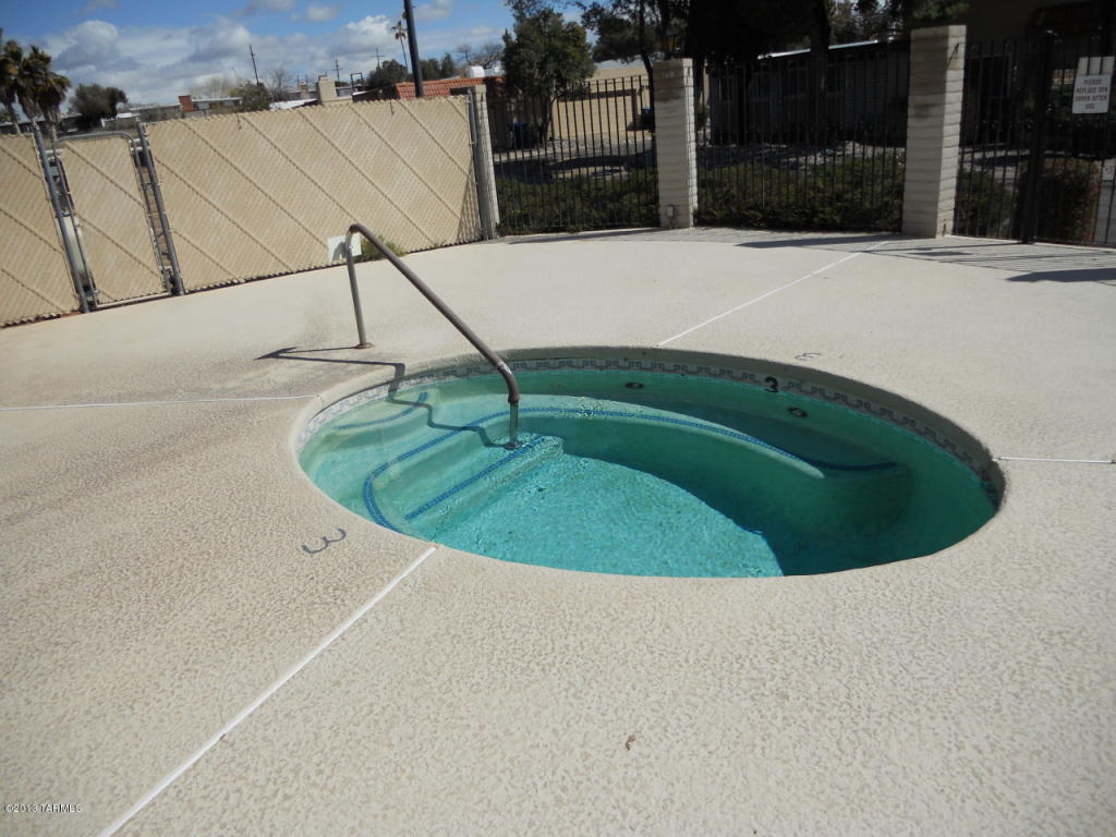 8421 E Brookside Ln, Tucson, AZ 85710 photo 18