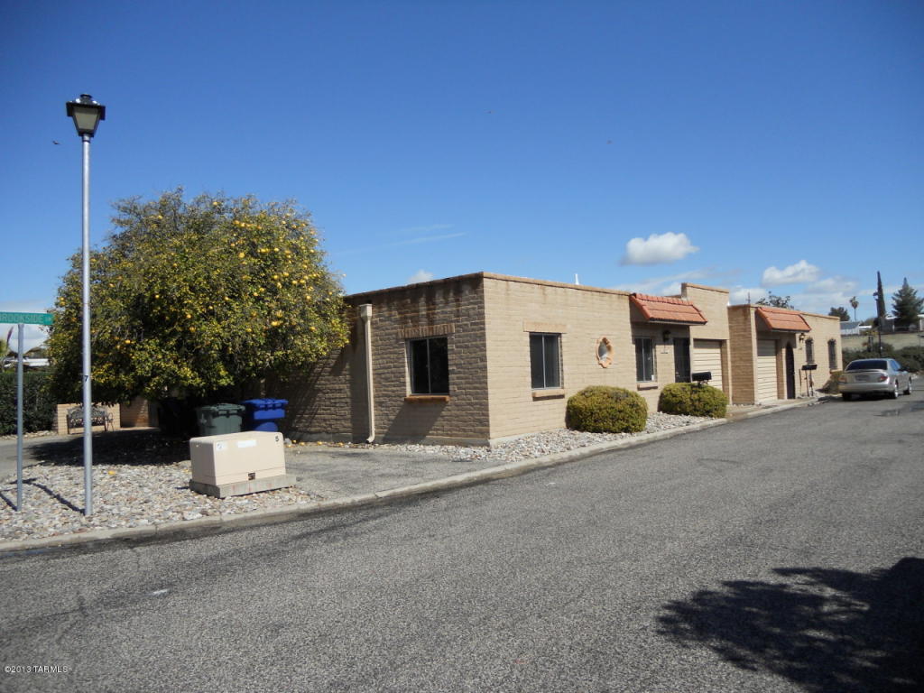 8421 E Brookside Ln, Tucson, AZ 85710 photo 3