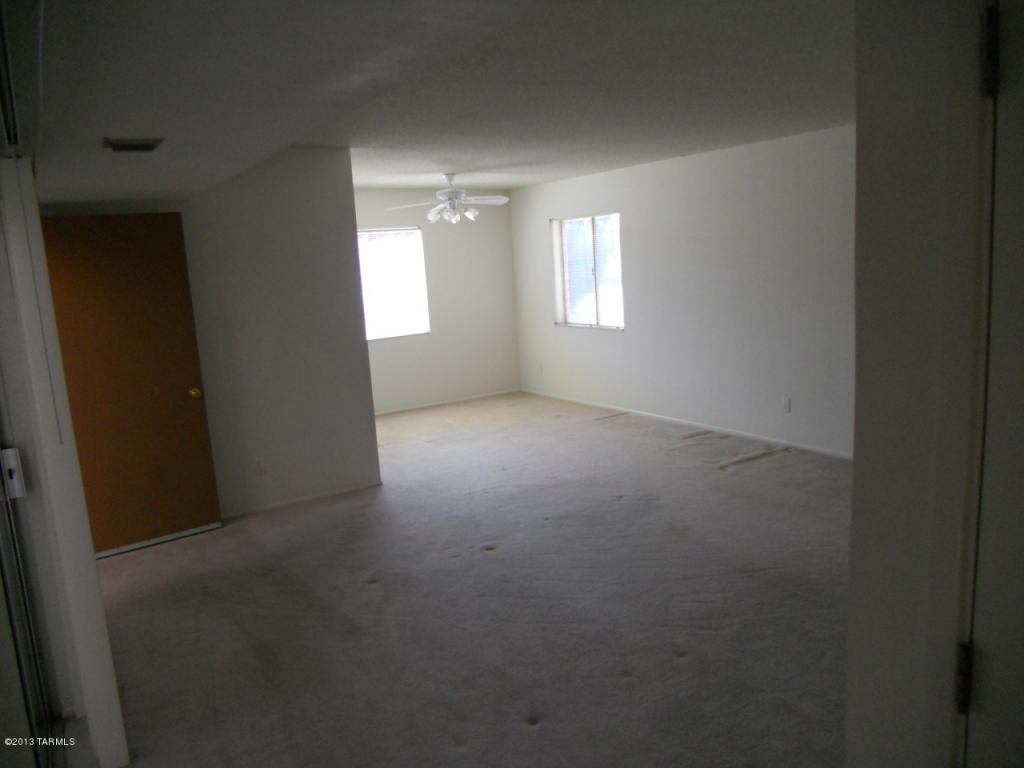 8421 E Brookside Ln, Tucson, AZ 85710 photo 6