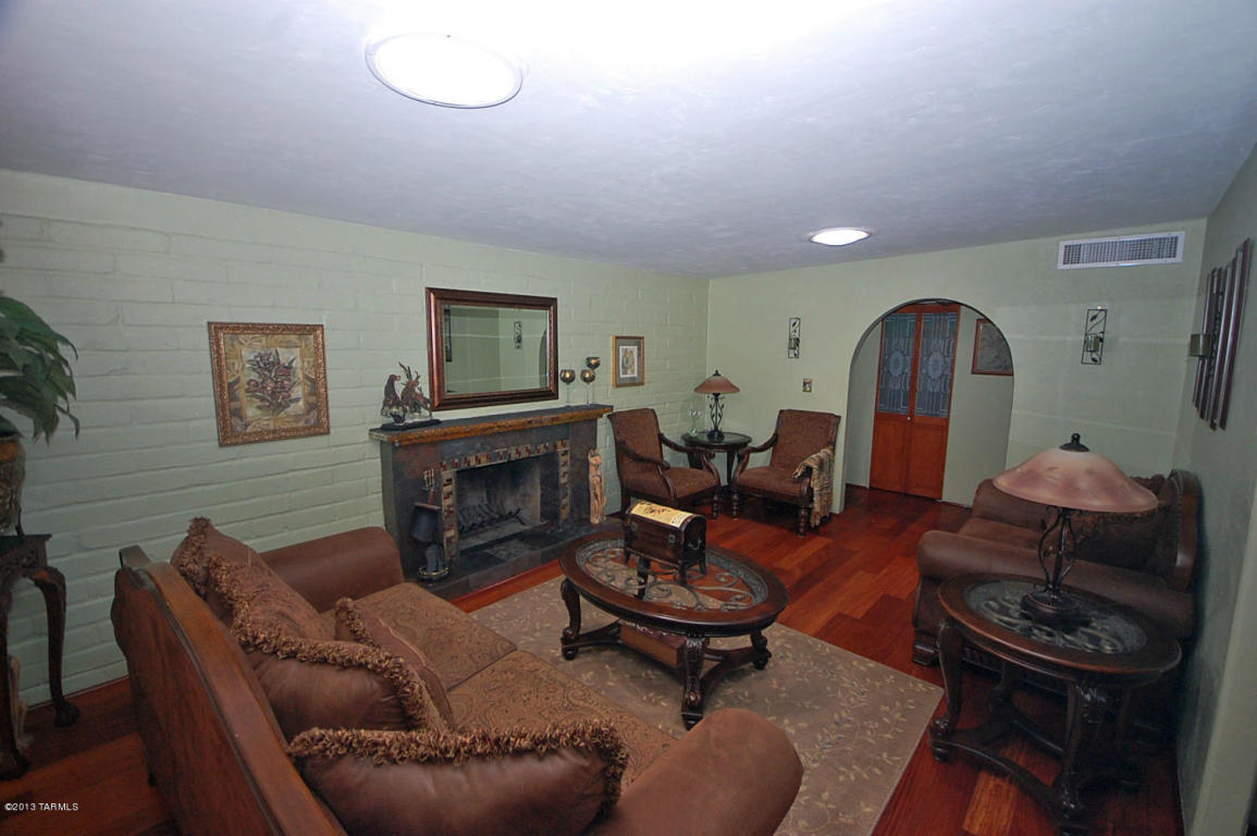 8020 Eli St, Tucson, AZ 85710 photo 2