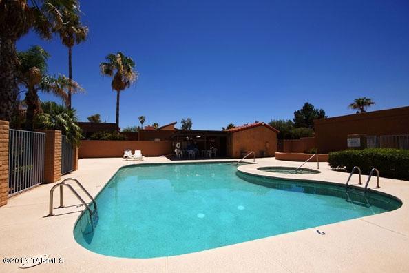 5026 E Regency Cir E, Tucson, AZ 85711 photo 9