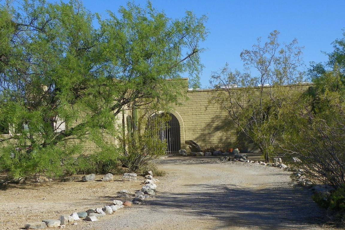 9522 E Walnut Tree Dr, Tucson, AZ 85749 photo 1