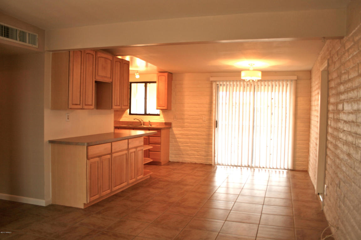 7213 E Freestone Dr, Tucson, AZ 85730 photo 4