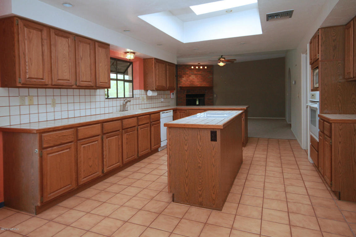 8161 E Rawhide Trl, Tucson, AZ 85750 photo 4