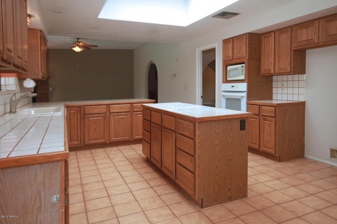 8161 E Rawhide Trl, Tucson, AZ 85750 photo 3