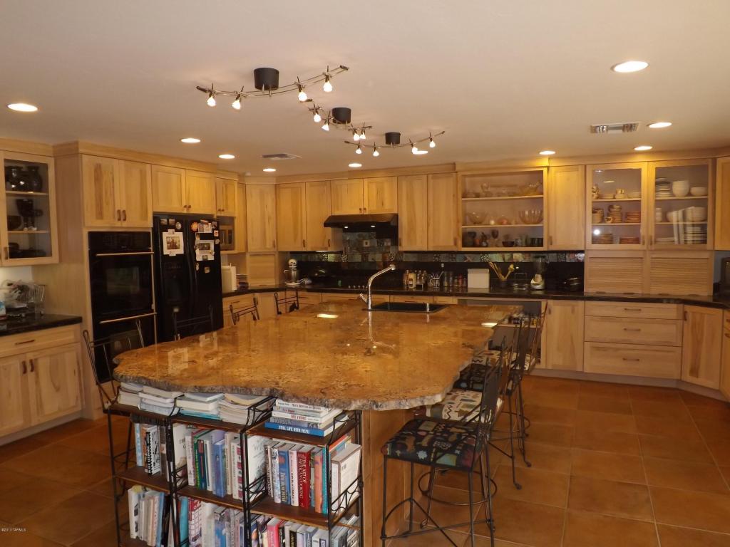 9020 E Saddleback Dr, Tucson, AZ 85749 photo 3