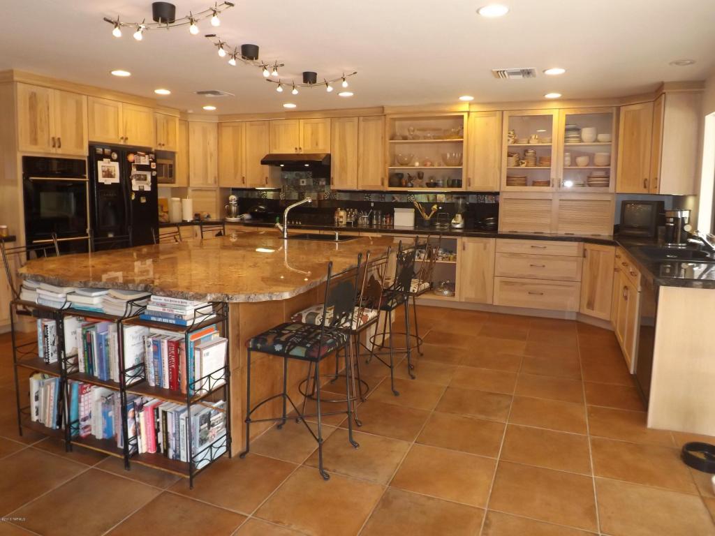 9020 E Saddleback Dr, Tucson, AZ 85749 photo 2