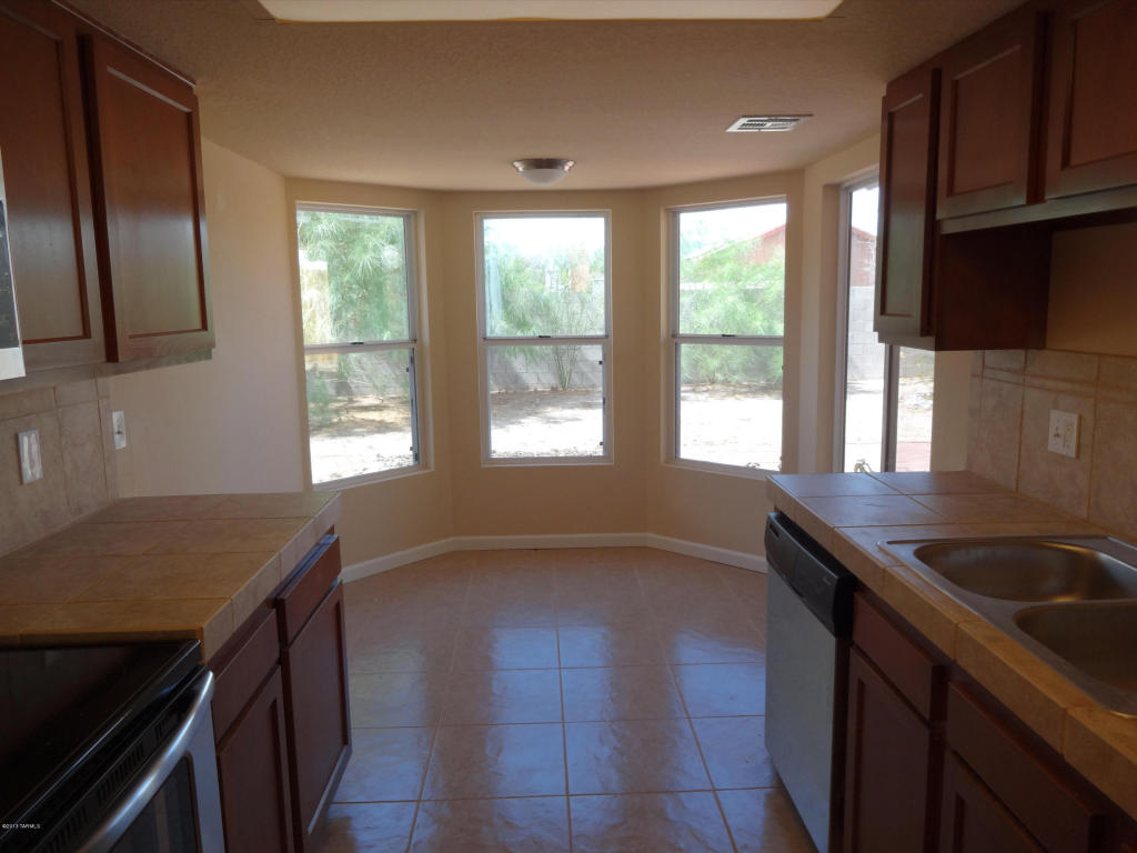 9945 Eugenia Dr, Tucson, AZ 85730 photo 1