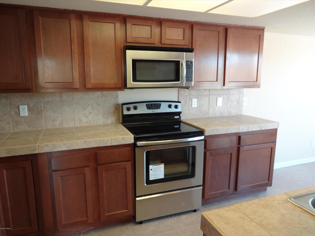 9945 Eugenia Dr, Tucson, AZ 85730 photo 2