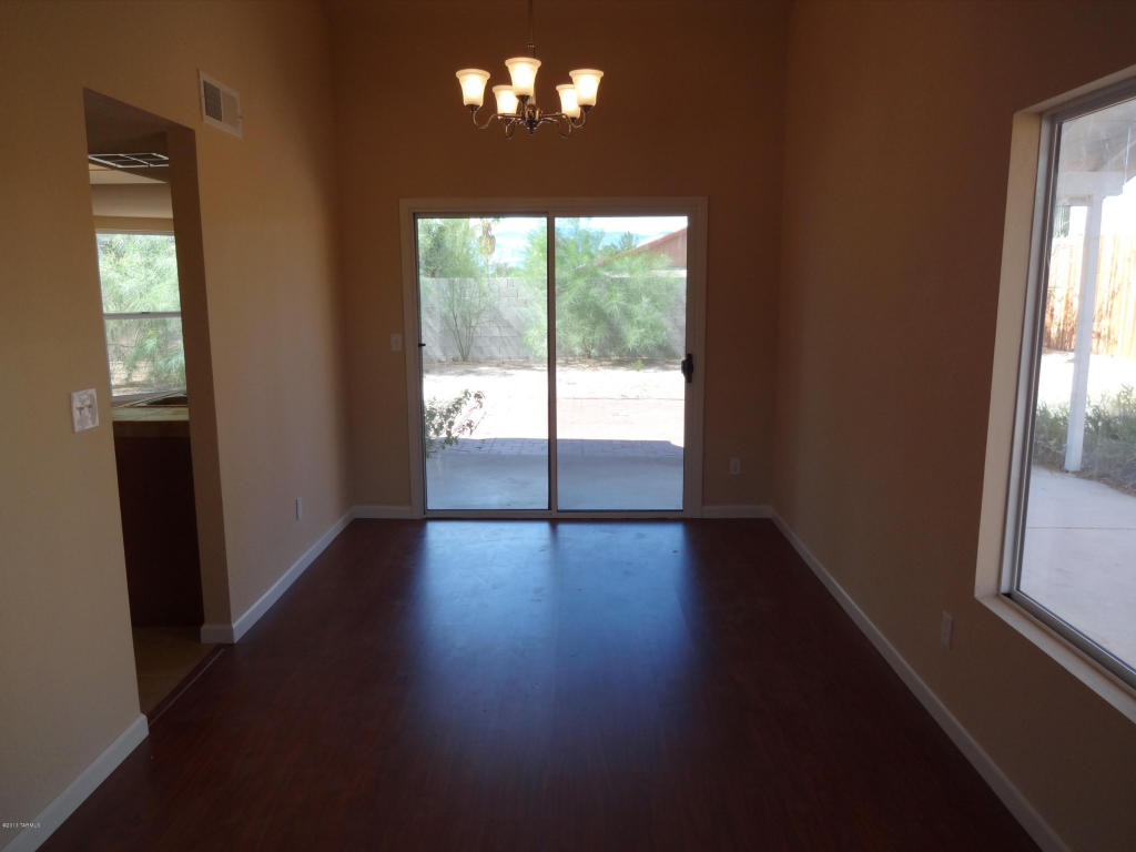 9945 Eugenia Dr, Tucson, AZ 85730 photo 4