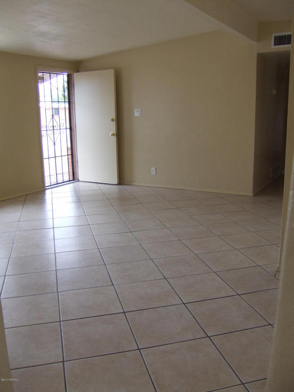 5002 E 23rd St, Tucson, AZ 85711 photo 3