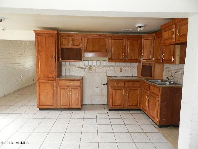 4551 E Sylvane St, Tucson, AZ 85711 photo 11