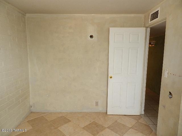 4551 E Sylvane St, Tucson, AZ 85711 photo 17