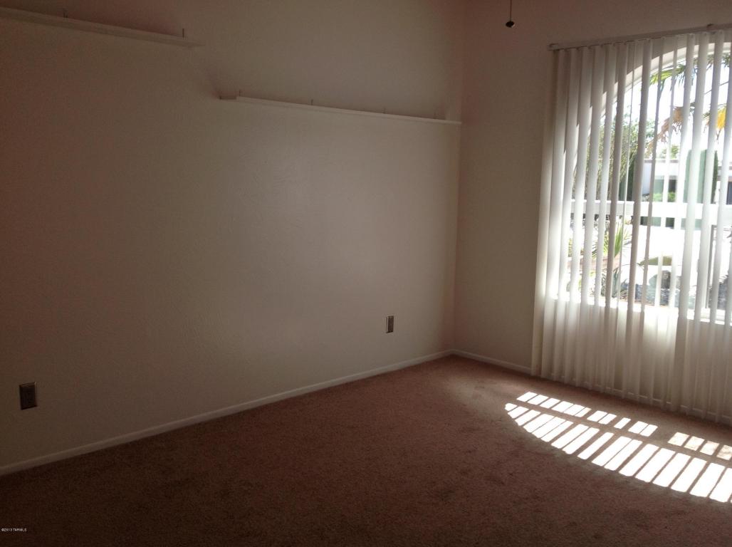 8915 E Maple Leaf Dr, Tucson, AZ 85710 photo 11