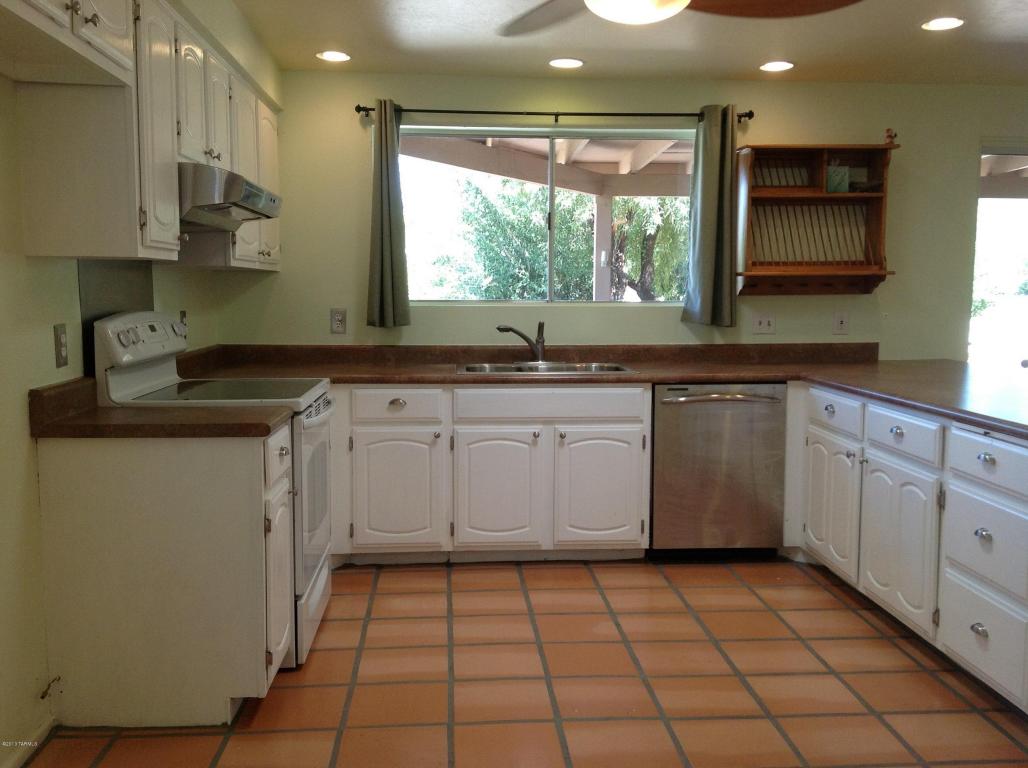 8915 E Maple Leaf Dr, Tucson, AZ 85710 photo 3