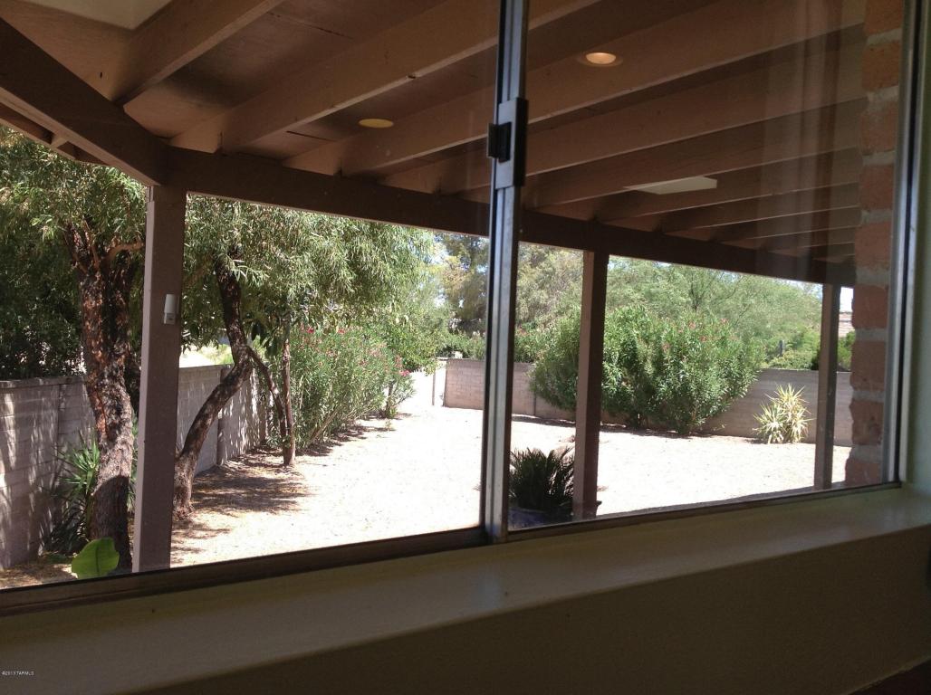 8915 E Maple Leaf Dr, Tucson, AZ 85710 photo 8