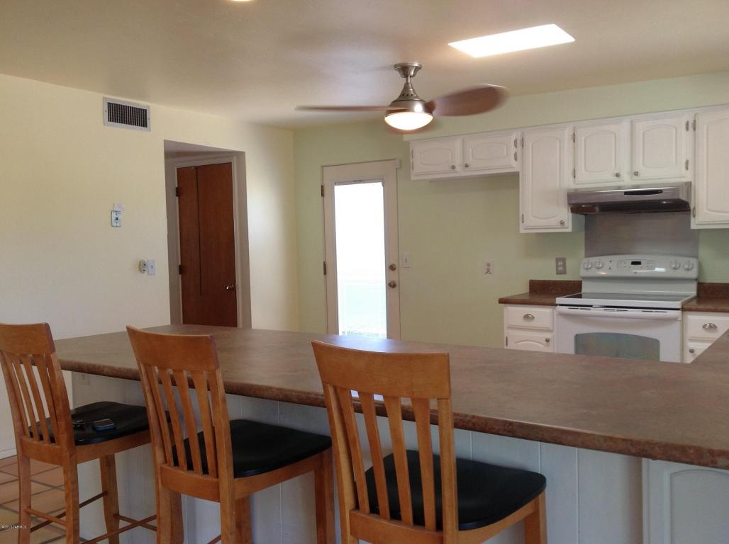 8915 E Maple Leaf Dr, Tucson, AZ 85710 photo 2